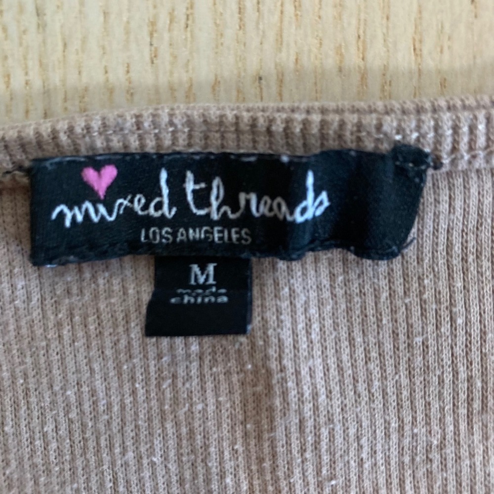 Mixed‎ Threads Tan Ribbed y2k bella Ruched Button Front Crop Top Womens Medium - Picture 6 of 7